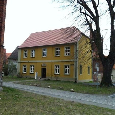 Burgpension Гарделеген Экстерьер фото